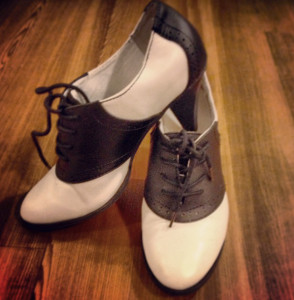 lindsaystartoomey_designer_footwear_lstcreations_shoes_wingtip_saddle_monochrome